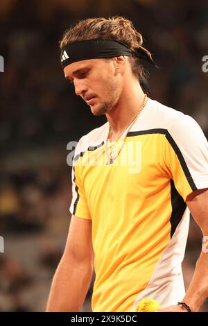 01 juin 2024, France, Paris : Tennis : Grand Chelem/ATP Tour - Open de France, simple masculin, 3ème tour. Zverev (Allemagne) − Griekspoor (pays-Bas). Alexander Zverev est en action. Photo : Frank Molter/dpa Banque D'Images