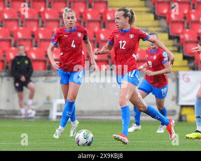 Prague, Tchéquie. 31 mai 2024. Klara Cahynova (12 ans) de Tchéquie avec le ballon lors d'un match opposant les équipes nationales de Tchéquie et de Belgique, appelé les Red Flames, lors du troisième jour de match du Groupe A2 dans la phase de la ligue des qualifications européennes féminines de l'UEFA 2023-24, le vendredi 31 mai 2024 à Prague, Tchéquie. Crédit : Sportpix/Alamy Live News Banque D'Images