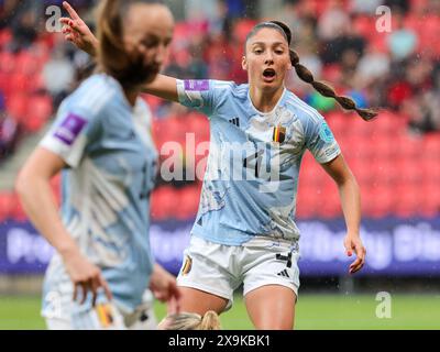 Prague, Tchéquie. 31 mai 2024. Amber Tysiak (4) de Belgique photographiée lors d'un match opposant les équipes nationales de Tchéquie et de Belgique, appelées les Red Flames, lors du troisième jour de match du Groupe A2 dans la phase de championnat des qualifications européennes féminines de l'UEFA 2023-24, le vendredi 31 mai 2024 à Prague, en Tchéquie. Crédit : Sportpix/Alamy Live News Banque D'Images