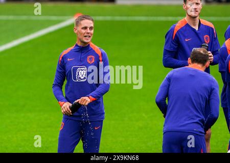 Zeist, pays-Bas. 01 juin 2024. ZEIST, PAYS-BAS - 1er JUIN : Joey Veerman, des pays-Bas, rit lors d'une séance d'entraînement de l'équipe néerlandaise de football au campus KNVB le 1er juin 2024 à Zeist, pays-Bas. (Photo par Andre Weening/Orange Pictures) crédit : Orange pics BV/Alamy Live News Banque D'Images