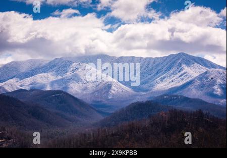 Les Great Smoky Mountains sont une chaîne montagneuse s'élevant le long de la frontière entre le Tennessee et la Caroline du Nord dans le sud-est des États-Unis. Ils sont une sous-gamme Banque D'Images