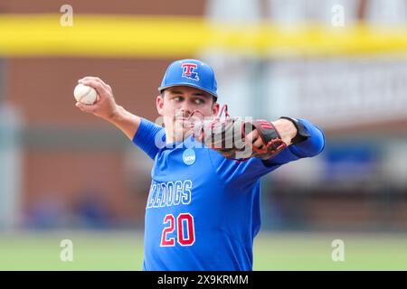 1er juin 2024 : le lanceur des Bulldogs Grant Hubka #20 regarde dans le receveur alors qu'il se prépare à libérer son pitch. Kansas State a battu Louisiana Tech 19-4 dans un match retardé par temps à Fayetteville, AR. Richey Miller/CSM Banque D'Images