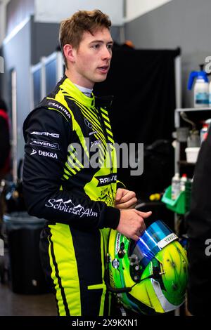 David Schumacher (Schnitzelalm Racing, Mercedes AMG GT4, SP10, #111) in der Box, GER, 52. ADAC Ravenol 24h Nuerburgring, 24 Stunden Rennen, 01.06.2024 Foto : Eibner-Pressefoto/Michael Memmler Banque D'Images