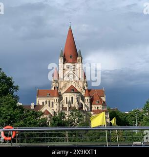 Église Saint François d'assis située sur le Danube à Vienne Banque D'Images