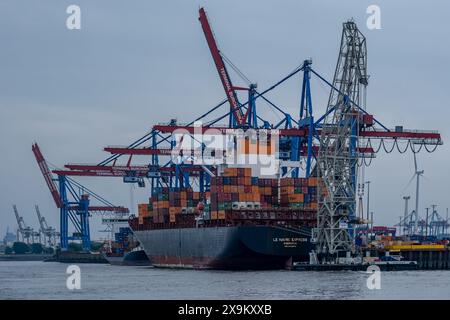 Hambourg, Allemagne - 05 25 2024 : vue du porte-conteneurs le Havre Express au terminal de Burchardkai dans le port de Hambourg. Banque D'Images