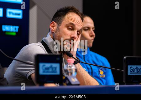 Budapest, Hongrie. 01 juin 2024. Budapest, Hongrie : Handball EHF CL finale 4 - demi-finale - Metz Handball - SG BBM Bietigheim. L'entraîneur Emmanuel Mayonnade (Metz) est insatisfait. Crédit : Marco Wolf/Wolf-sportfoto/dpa/Alamy Live News Banque D'Images