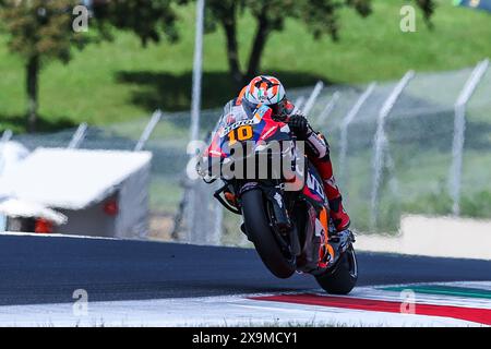 Scarperia, Italie. 01 juin 2024. Luca Marini, Italien, et l'écurie Repsol Honda vus en action lors du MotoGP GP7 Gran Premio d'Italia Brembo - Sprint Race sur le circuit Mugello. Crédit : SOPA images Limited/Alamy Live News Banque D'Images