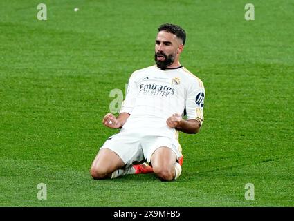 Daniel Carvajal du Real Madrid célèbre avoir marqué le premier but de son équipe lors de la finale de l'UEFA Champions League au stade de Wembley à Londres. Date de la photo : samedi 1er juin 2024. Banque D'Images