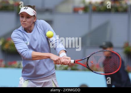 Elena Rybakina, du Kazakhstan, contre Yulia Putintseva lors de son match de quart de finale en simple féminin de l’Open de Muta Madrid à la Caja Magica le 1er mai 2024 à Madrid, en Espagne. Avec la participation des artistes : Elena Rybakina où : Madrid, Espagne quand : 01 mai 2024 crédit : Oscar Gonzalez/WENN Banque D'Images