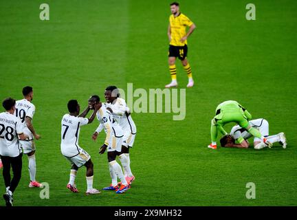 Les joueurs du Real Madrid célèbrent leur victoire lors de la finale de l'UEFA Champions League au stade de Wembley à Londres. Date de la photo : samedi 1er juin 2024. Banque D'Images