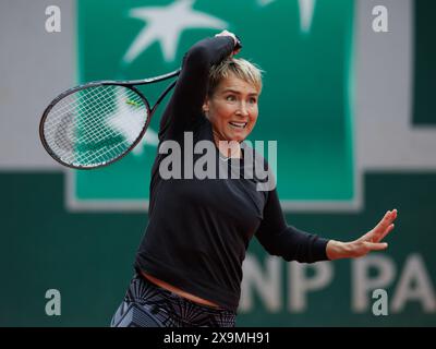 Roland Garros, 01 juin 2024 : Sofia Kenin (USA) et Bethanie Mattek Sands (USA) jouent en double lors de l'Open de France 2024. Corleve/Mark Peterson Banque D'Images