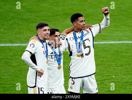 Federico Valverde, Brahim Diaz et Jude Bellingham du Real Madrid célèbrent leur victoire en finale de l'UEFA Champions League au stade de Wembley à Londres. Date de la photo : samedi 1er juin 2024. Banque D'Images