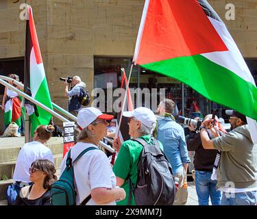 Glasgow, Écosse, Royaume-Uni. 1er juin 2024 : le rassemblement palestimien sur les marches de la salle de concert a connu une bonne participation pour gaza. Crédit Gerard Ferry /Alamy Live News Banque D'Images