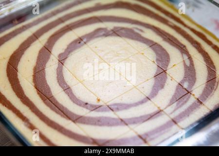 Gâteau zèbre maison lors d'un dîner Banque D'Images