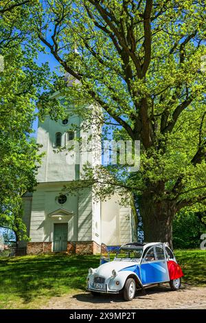 Église du village de Wredenhagen, municipalité d'Eldetal, Mecklembourg-Poméranie occidentale, Allemagne Banque D'Images