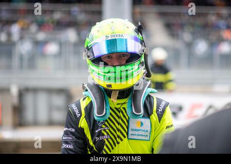 David Schumacher (Schnitzelalm Racing, Mercedes AMG GT4, SP10, #111) in der Box, GER, 52. ADAC Ravenol 24h Nuerburgring, 24 Stunden Rennen, 01.06.2024 Foto : Eibner-Pressefoto/Michael Memmler Banque D'Images