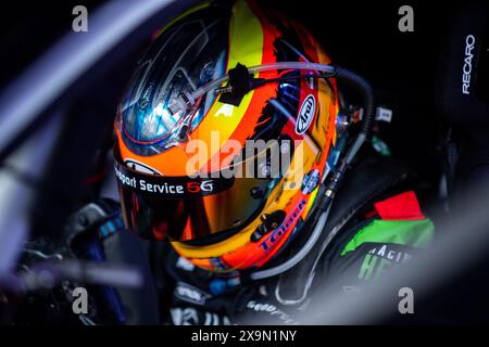 Timo Glock (Cerny Motorsport, BMW M4 GT4 G82, SP8T, #145) dans der Box, GER, 52. ADAC Ravenol 24h Nuerburgring, 24 Stunden Rennen, 01.06.2024 Foto : Eibner-Pressefoto/Michael Memmler Banque D'Images