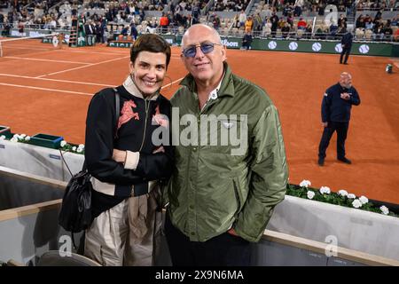 Cristina Cordula et son mari Frédéric Cassin assistent à l'Open de France 2024 à Roland Garros le 1er juin 2024 à Paris. Photo de Laurent Zabulon/ABACAPRESS. COM Credit : Abaca Press/Alamy Live News Banque D'Images