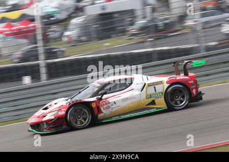 Felipe Fernandes laser (Leipzig/DEU) / Daniel Keilwitz (Villingen/DEU), Luca Ludwig (Bornheim/DEU) / Nicolas Varrone (Escobar/ARG), #1, Ferrari 296 GT3, Team : Frikadelli Racing (DEU), Motorsport, ADAC Ravenol 24H Rennen Nuerburgring, Nuerburg, 30.05.2024 - 02.06.2024, Samstag 01.06.2024 Foto : Eibner/Pressest Banque D'Images