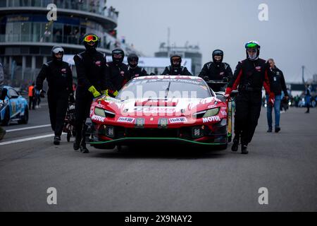 Felipe Fernandez laser, Daniel Keilwitz, Luca Ludwig, Nicolas Varrone (Frikadelli Racing Team, Ferrari 296 GT3, SP9, #01) in der Startaufstellung, GER, 52. ADAC Ravenol 24h Nuerburgring, 24 Stunden Rennen, 01.06.2024 Foto : Eibner-Pressefoto/Michael Memmler Banque D'Images