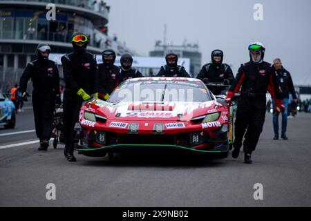 Felipe Fernandez laser, Daniel Keilwitz, Luca Ludwig, Nicolas Varrone (Frikadelli Racing Team, Ferrari 296 GT3, SP9, #01) in der Startaufstellung, GER, 52. ADAC Ravenol 24h Nuerburgring, 24 Stunden Rennen, 01.06.2024 Foto : Eibner-Pressefoto/Michael Memmler Banque D'Images