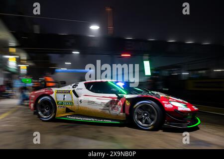 Felipe Fernandez laser, Daniel Keilwitz, Luca Ludwig, Nicolas Varrone (Frikadelli Racing Team, Ferrari 296 GT3, SP9, #01) in der Box, GER, 52. ADAC Ravenol 24h Nuerburgring, 24 Stunden Rennen, 01.06.2024 Foto : Eibner-Pressefoto/Michael Memmler Banque D'Images