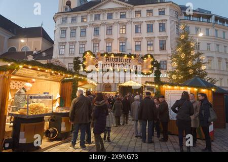 Vienne, Autriche. 17 novembre 2018. Le troisième week-end de novembre, les traditionnels marchés de Noël de Vienne ouvrent leurs portes. Spectacles de photos (Altwiener Christkindlmarkt) marché de Noël au Freyung. Crédit : Franz PERC / Alamy Live News Banque D'Images