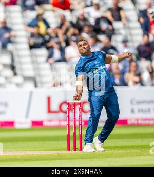 Capitaine Samit Patel bowling pour Derbyshire dans le Vitality Blast-Off entre Derbyshire Falcons et Leicestershire Foxes Banque D'Images