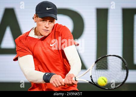 Paris, France, France. 31 mai 2024. Jannik SINNER d'Italie lors de la sixième journée de Roland-Garros 2024, Open de France 2024, tournoi de tennis du Grand Chelem au stade Roland-Garros le 31 mai 2024 à Paris, France. (Crédit image : © Matthieu Mirville/ZUMA Press Wire) USAGE ÉDITORIAL SEULEMENT! Non destiné à UN USAGE commercial ! Banque D'Images