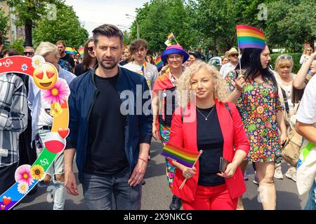 Marche pour l'égalité à Opole. Katarzyna Kotula, ministre de l’égalité, et Krzysztof Smiszek participent à la Opole Pride. Opole Pologne Copyright : xMikolajxJaneczekx Banque D'Images