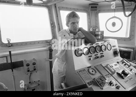 - La Spezia, l'équipe navale de déminage met les voiles pour l'opération internationale de déminage de la mer Rouge pour le déminage au sud du canal de Suez (juillet 1984) - la Spezia, la squadra navale di dragamine salpa per l'operazione internazionale Red Sea Demining per la bonifica dalle mine a sud del Canale di Suez (Luglio 1984) Banque D'Images