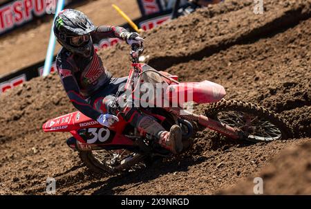 Sacramento, Californie, États-Unis. 01 juin 2024 Sacramento, CA États-Unis JO Shimoda Team Honda HRC(30) entrant dans le tour 11pendant le Pro Motocross Championship 250 Heat # 1 au Hangtown Classic Sacramento, CA Thurman James/CSM crédit : Cal Sport Media/Alamy Live News Banque D'Images