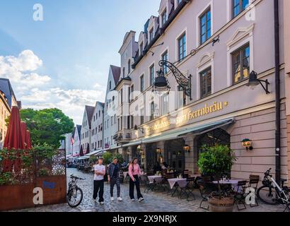 Vieille ville, rue Dollstraße, restaurant Ingolstadt Oberbayern, haute Bavière Bayern, Bavière Allemagne Banque D'Images