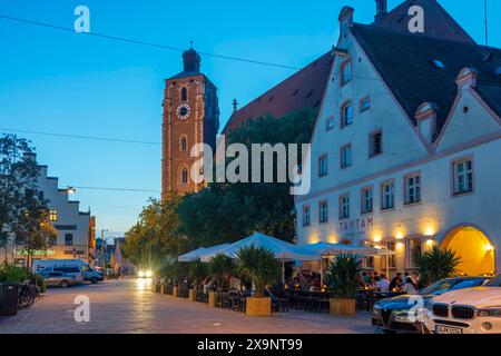 Münster Zur Schönen Unserer Lieben Frau Eglise à la belle de notre-Dame, rue Theresienstraße, restaurant en plein air Ingolstadt Oberbayern, Haut Banque D'Images