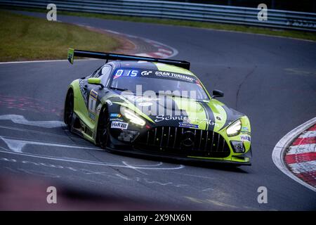 Marcel Marchewicz, Jay Mo Haertling, Kenneth Heyer (Schnitzelalm Racing, Mercedes AMG GT3, SP9, #11) in der Hatzenbach, GER, 52. ADAC Ravenol 24h Nuerburgring, 24 Stunden Rennen, 01.06.2024 Foto : Eibner-Pressefoto/Michael Memmler Banque D'Images