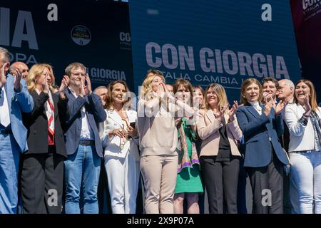 Rome, Italie. 01 juin 2024. Giorgia Meloni, première ministre italienne et chef du parti politique Fratelli d'Italia - Frères d'Italie, clôture la campagne pour les élections européennes de 2024 sur la Piazza del Popolo. Rome, Italie, Europe, Union européenne, crédit UE : Brad Sterling/Alamy Live News Banque D'Images