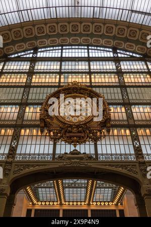 Paris, France - 06 01 2024 : la verrière du musée d'Orsay Banque D'Images