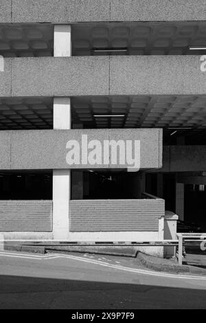 MOORFIELD À PLUSIEURS ÉTAGES PARKING CALENICK STREET TRURO TR1 2QD CORNWALL CONSTRUIT EN 1970 Banque D'Images