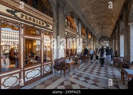 Venise, Italie - 24 mars 2024 - Café historique Caffe Florian sur la place Saint-Marc Banque D'Images