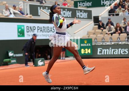 Roland Garros, Paris, France. 2 juin 2024. Tournoi de tennis français 2024, jour 8 ; Coco Gauff au troisième tour lors de sa victoire contre Elisabetta Cocciaretto (Ita) crédit : action plus Sports/Alamy Live News Banque D'Images