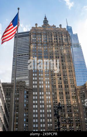 The Helmsley Building, 230 Park Avenue, American Flag, NYC, États-Unis, 2024 Banque D'Images