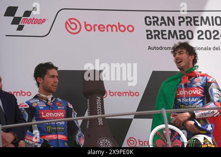 Mugello, Italien. 02 juin 2024. 02.06.2024, Autodromo Internazionale del Mugello, Mugello, MotoGP Grand Prix d'Italie 2024, sur la photo le podium Francesco Bagnaia d'Italie, Ducati Lenovo Team, 2ème place pour Enea Bastianini d'Italie, Ducati Lenovo Team Credit : dpa/Alamy Live News Banque D'Images