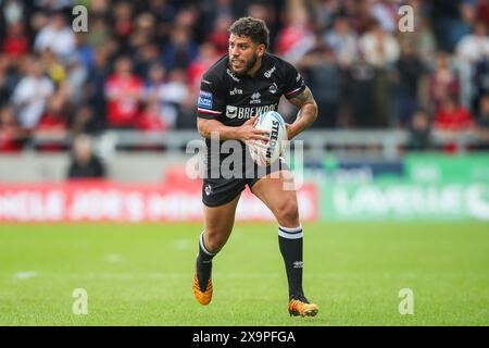 Eccles, Royaume-Uni. 02 juin 2024. Hakim Miloudi des London Broncos rompt avec le ballon lors du match de la Betfred Super League Round 13 Salford Red Devils vs London Broncos au Salford Community Stadium, Eccles, Royaume-Uni, le 2 juin 2024 (photo par Gareth Evans/News images) à Eccles, Royaume-Uni le 6/2/2024. (Photo de Gareth Evans/News images/SIPA USA) crédit : SIPA USA/Alamy Live News Banque D'Images