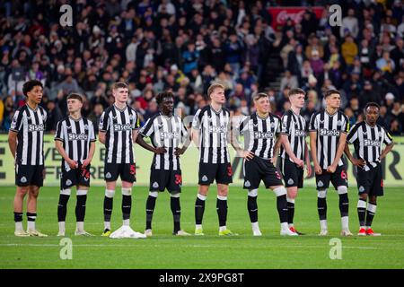 Les joueurs de Newcastle United s'alignent pour les pénalités lors du match d'exposition entre Tottenham et Newcastle au MCG le 22 mai 2024 à Melbourne, au Banque D'Images