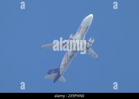 Chiangmai, Thaïlande - novembre 28 2023 : Airbus A320-200 HS-TXB de Thai Smile Airway. Décollez de l'aéroport de Chiangmai à Bangkok Suvarnabhumi. Banque D'Images