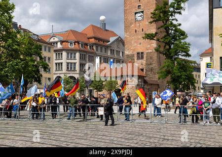 FDP Europawahlkampf Gegendemonstranten beim Wahlkampfendspurt der Freien Demokraten mit Marie-Agnes Strack-Zimmermann und Katja Hessel auf dem Nürnberger Jakobsplatz. Nürnberg Altstadt - Saint Lorenz Bayern Deutschland *** FDP campagne électorale européenne contre-manifestants à la dernière vague de la campagne électorale des démocrates libres avec Marie Agnes Strack Zimmermann et Katja Hessel à Nurembergs Jakobsplatz Nuremberg vieille ville Saint Lorenz Bavière Allemagne 20240602-6V2A6716 Banque D'Images