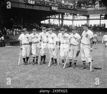 Joueurs de baseball All-Star de la Ligue américaine de gauche à droite : Lou Gehrig, Joe Cronin, Bill Dickey, Joe DiMaggio, Charley Gehringer, Jimmie Foxx, Hank Greenberg, Major League Baseball All-Star Game, Griffith Stadium, Washington, D.C. Harris & Ewing, 7 juillet 1937 Banque D'Images