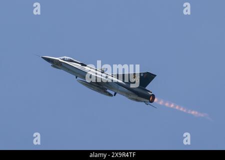 Alcester, Royaume-Uni. 02 juin 2024. Le vol historique de l'armée de l'air suédoise J 35J Saab 35 Draken - se-DXR, pendant le Midlands Air Festival au Midlands Air Festival, Alcester, Royaume-Uni, le 2 juin 2024 (photo par Cody Froggatt/News images) à Alcester, Royaume-Uni le 6/2/2024. (Photo de Cody Froggatt/News images/Sipa USA) crédit : Sipa USA/Alamy Live News Banque D'Images