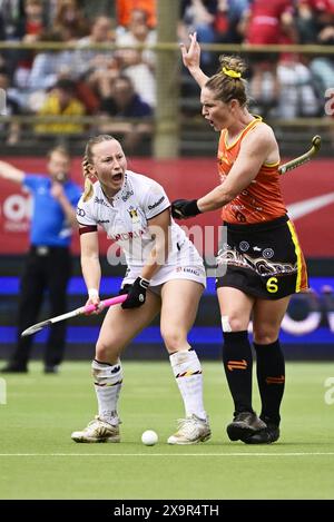 Anvers, Belgique. 02 juin 2024. La belge Charlotte Englebert et la belge Charlotte Englebert photographiées lors d'un match de hockey entre l'Australie et l'équipe nationale belge des Red Panthers, match 12/16 en phase de groupes de la FIH Pro League 2024, dimanche 2 juin 2024, à Anvers. BELGA PHOTO DIRK WAEM crédit : Belga News Agency/Alamy Live News Banque D'Images