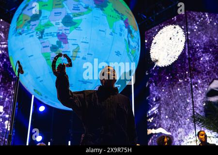 1er juin 2024 : le chanteur/compositeur britannique Liam Gallagher effectue un concert à guichets fermés à la Sheffield Arena lors de la première soirée de sa tournée britannique â€˜définitivement Maybeâ€™ 2024. ..William John Paul Gallagher est un chanteur et compositeur anglais qui s'est fait connaître en tant que chanteur principal du groupe de rock Oasis de 1991 à 2009. Il a ensuite dirigé le groupe de rock Beady Eye de 2009 à 2014, avant de commencer une carrière solo réussie en 2017. (Crédit image : © Myles Wright/ZUMA Press Wire) USAGE ÉDITORIAL SEULEMENT! Non destiné à UN USAGE commercial ! Banque D'Images